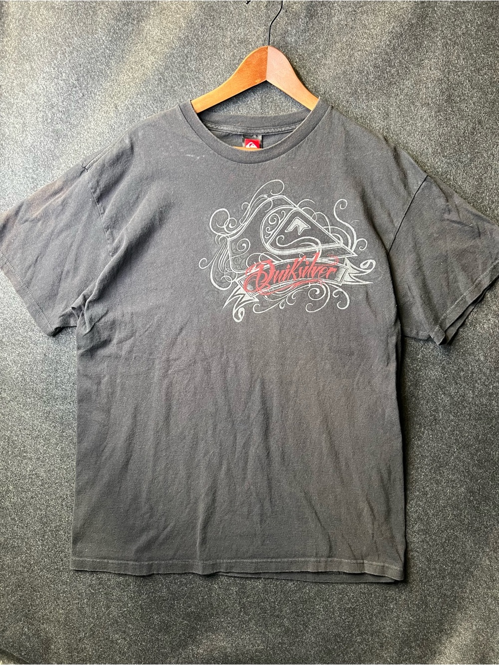 Y2K Quiksilver Graphic Black T-Shirt Geometric Logo Mens XL Surfwear Beach Skate